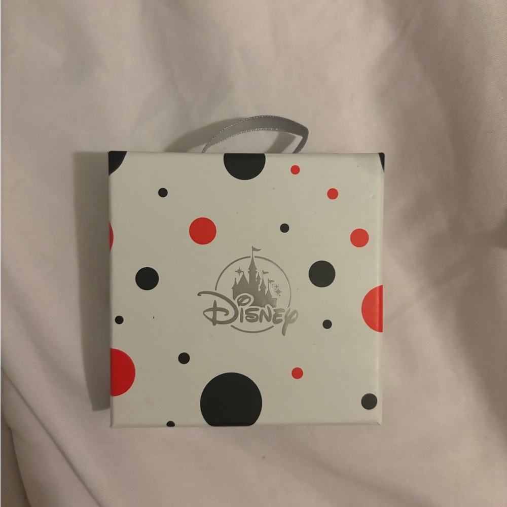 Disney minnie mouse earrings